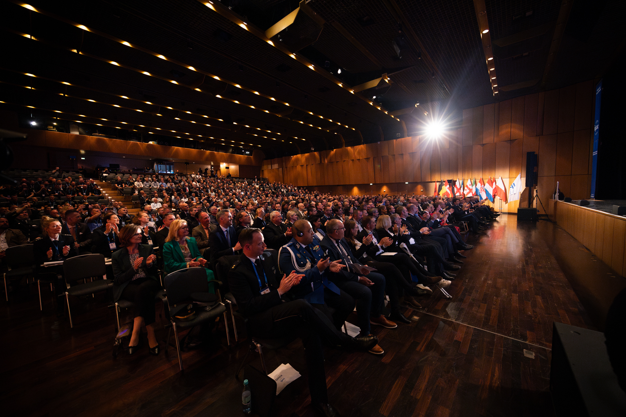 Die gefüllten Zuschauerreihen bei der Eröffnungsfeier des IPCC 2024