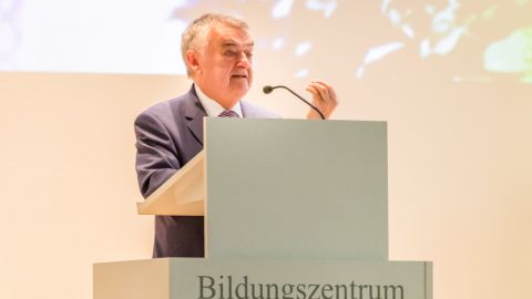 NRW-Innenminister Herbert Reul hält seine Rede
