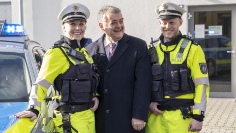 Neue Dienstbekleidung für Autobahnpolizei