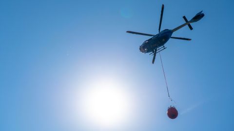 Hubschrauber mit Bambi Bucket