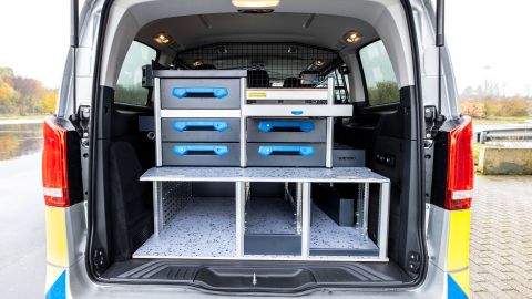 Everything is neatly arranged in the Vito: the luggage compartment fittings are structured in the same way in both vehicles.