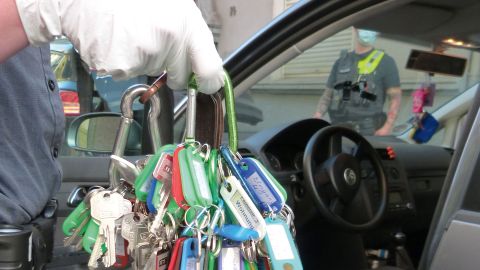 Found in the car: dozens of keys for shabby accommodation