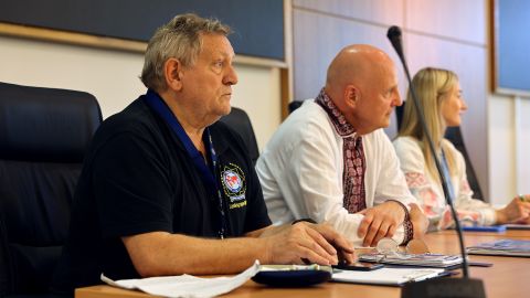 Konrad Bröker von der International Police Association begrüßte die Kinder der Ferienfreizeit.