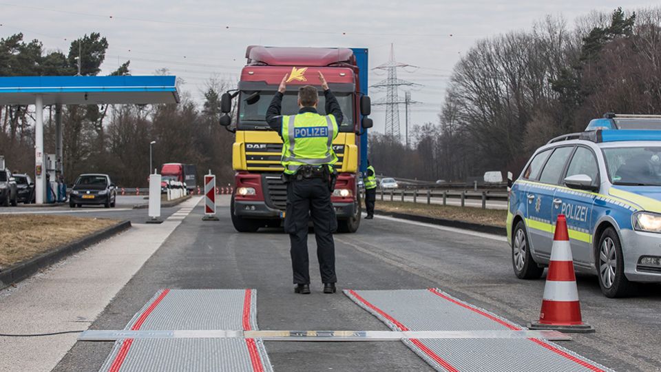 NRW police carry out targeted checks on trucks and buses