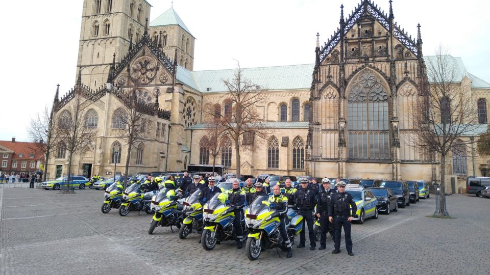 G7 Foto 31 Kradfahrer auf dem Dom-Vorplatz